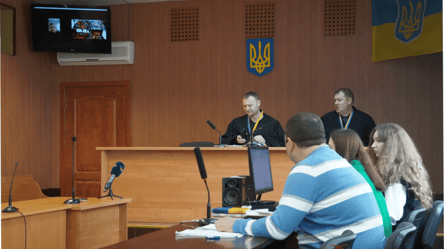 У Львівській області судили офіцера ТЦК, який незаконно крав чужі дані — як його покарали - 285x160