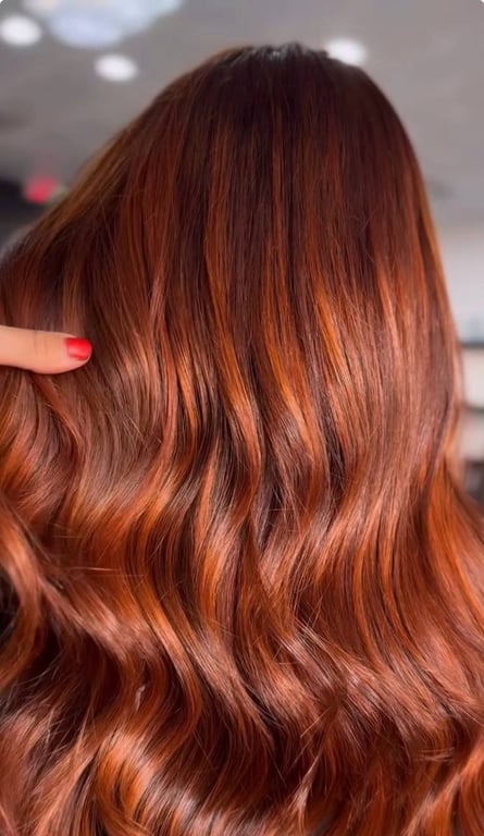 Відтінок волосся, що привертатиме до вас погляди