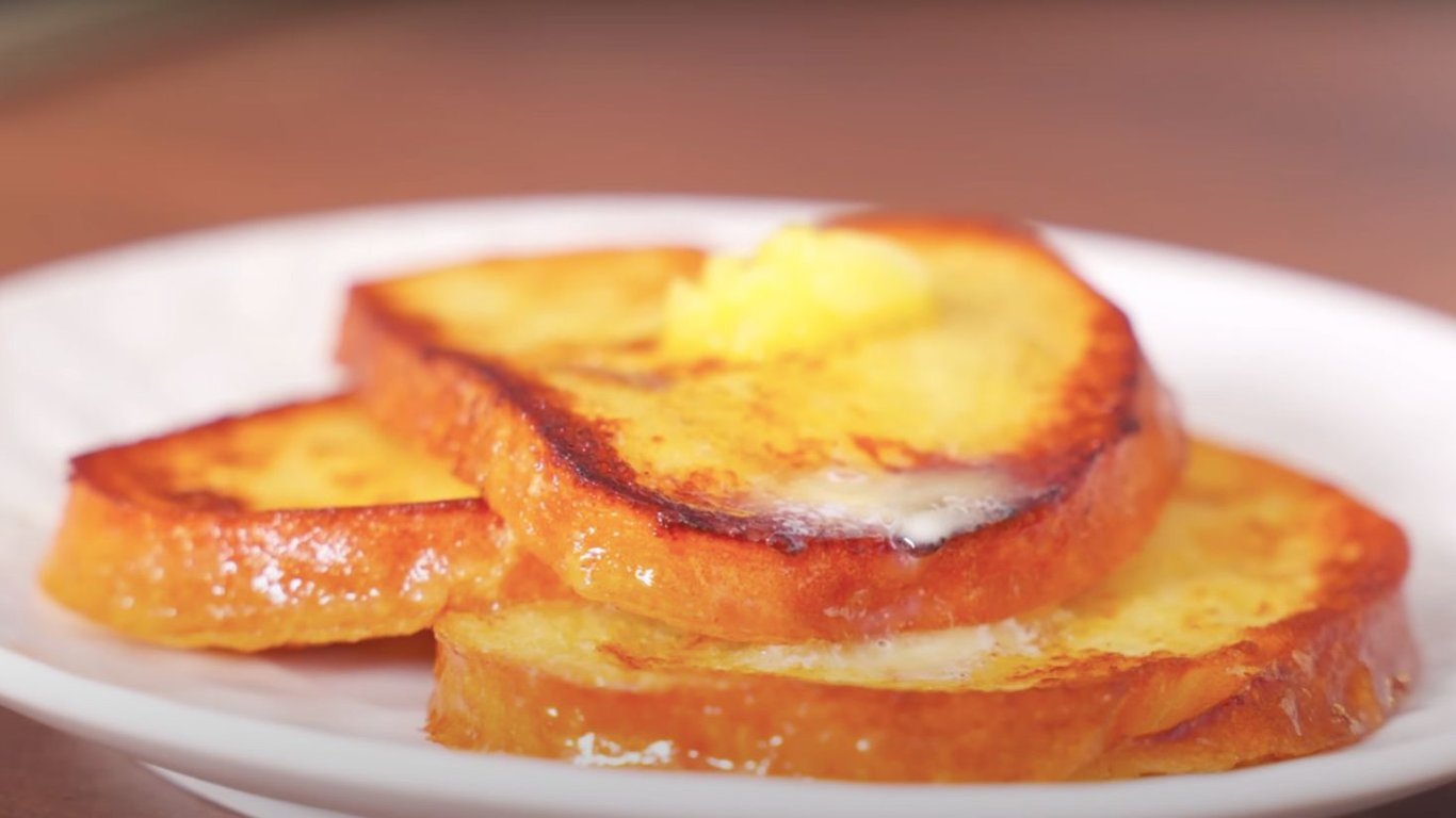 Очень вкусные тосты на завтрак на сковороде — видео рецепт