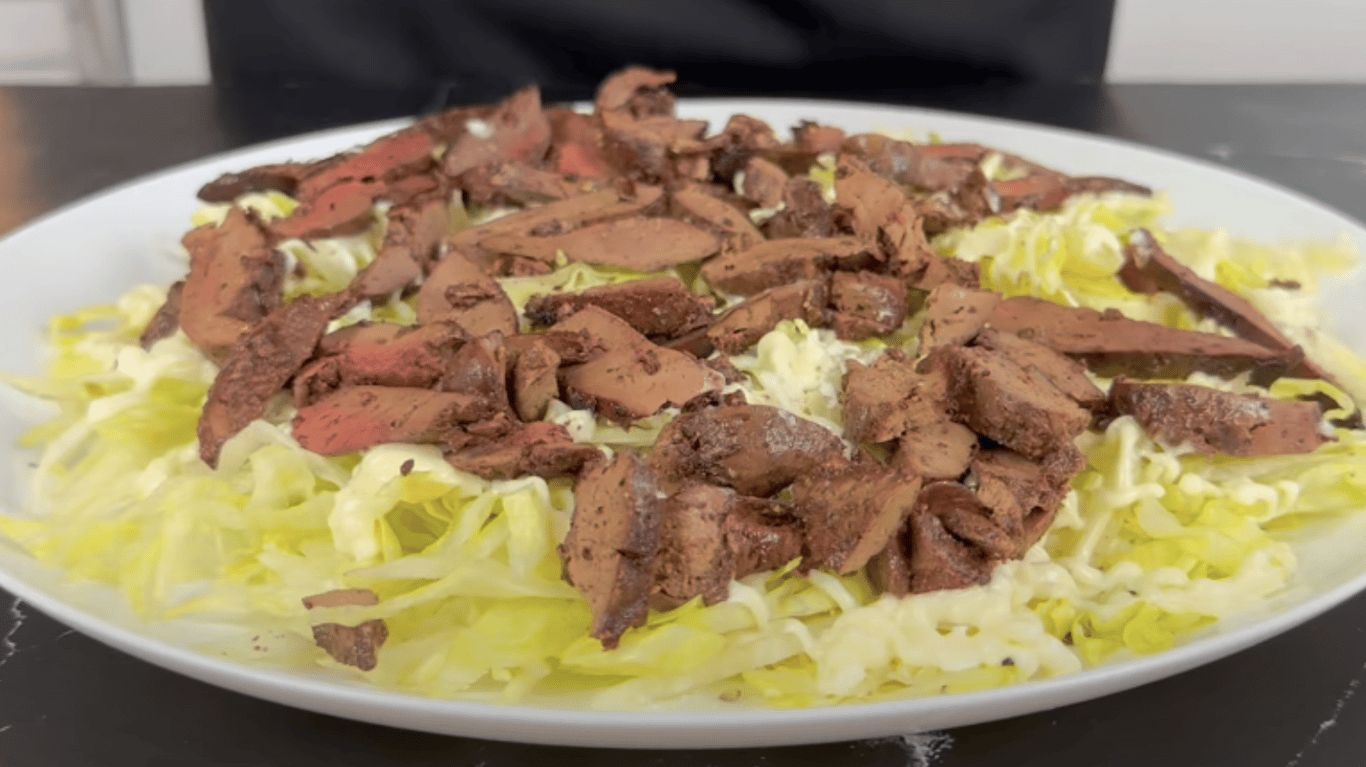 смачний салат з печінкою