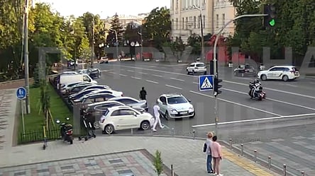 Киевские патрульные показали видео погони за мотоциклистом-нарушителем - 285x160
