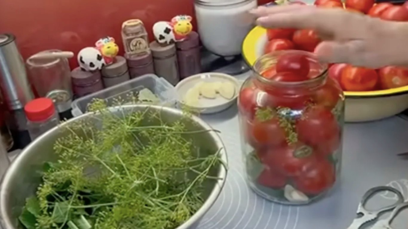 рецепт маринованих помідорів