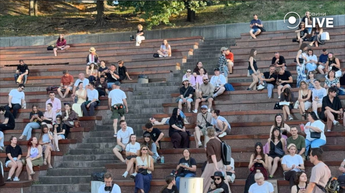 У Києві розпочалася протестна хода за діалог та відповідальність - фото 2