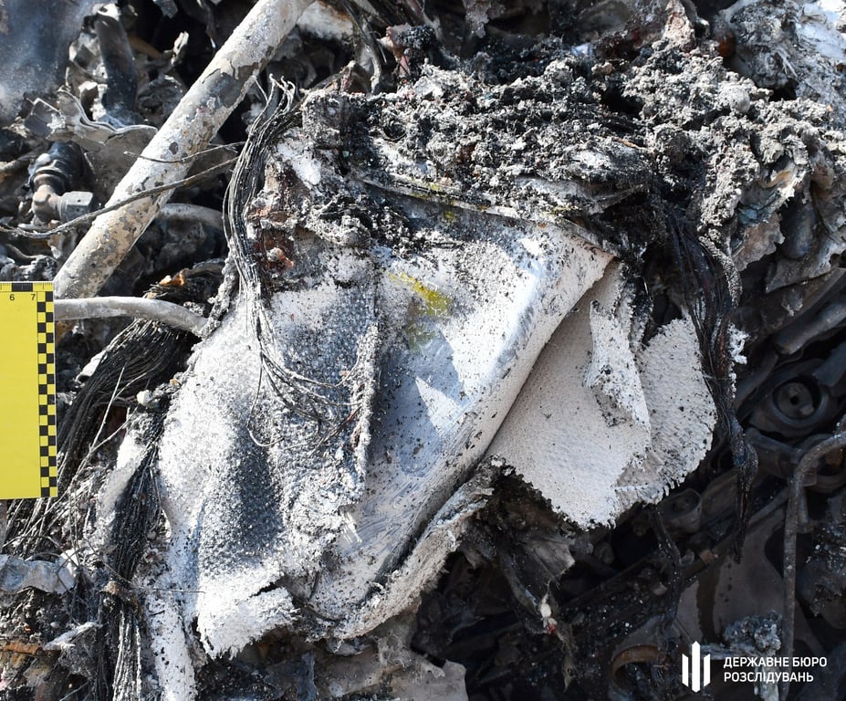 Уламки військового літака МіГ-29 Повітряних Сил ЗСУ та його "чорна скринька", знайдена на місці падіння в Одеській області