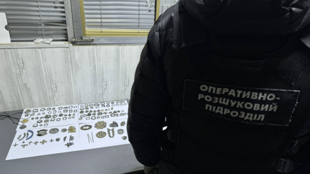 Украинец пытался вывезти в Румынию предметы старины - 285x160