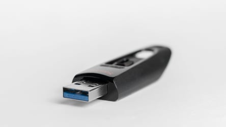 Чи безпечно зберігати важливі файли на USB-флешці - 285x160