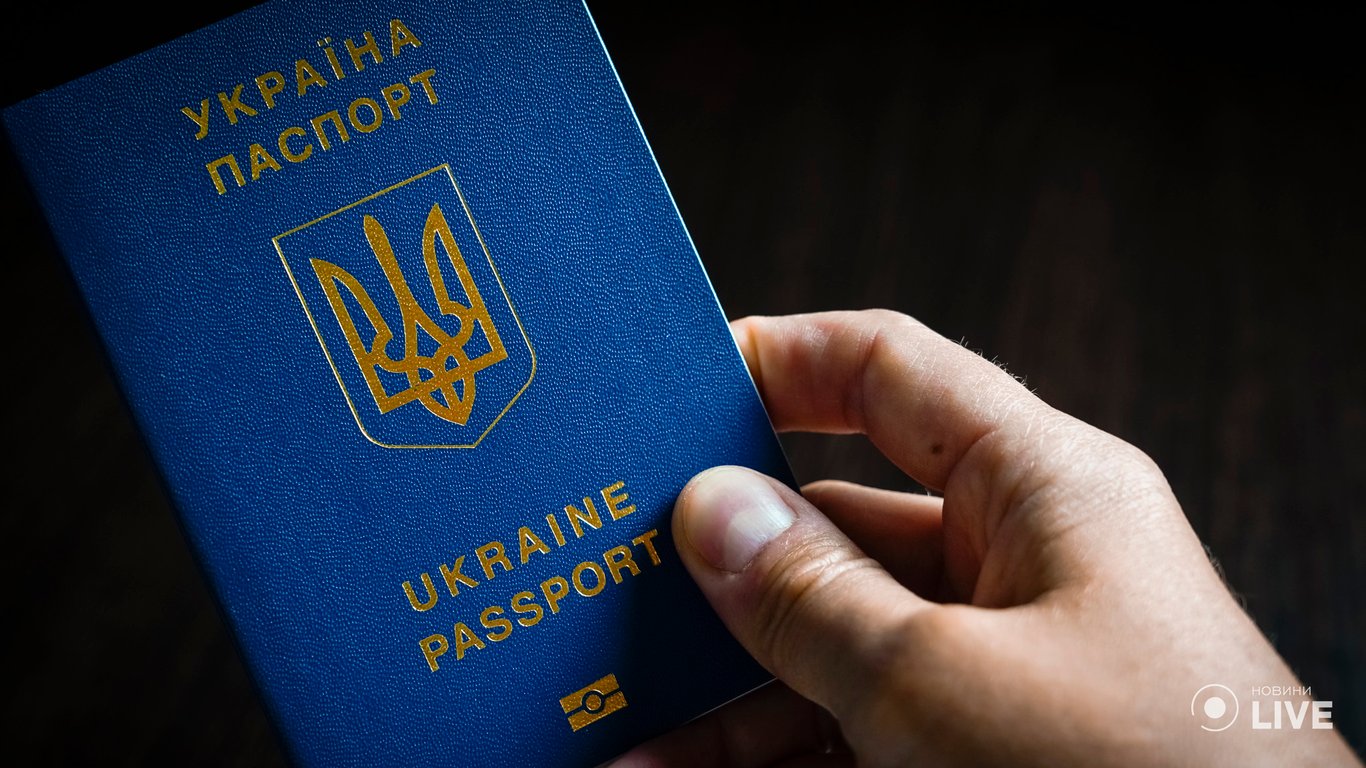 Россиянин, воюющий в составе ВСУ, судится с миграционной службой через украинский паспорт