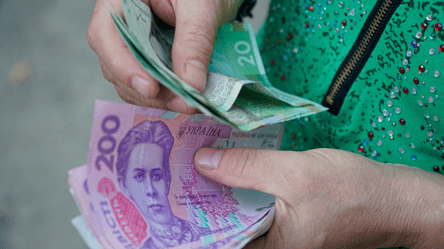 В Україні деяким пенсіонерам доплачують понад 1000 грн: як отримати гроші - 285x160