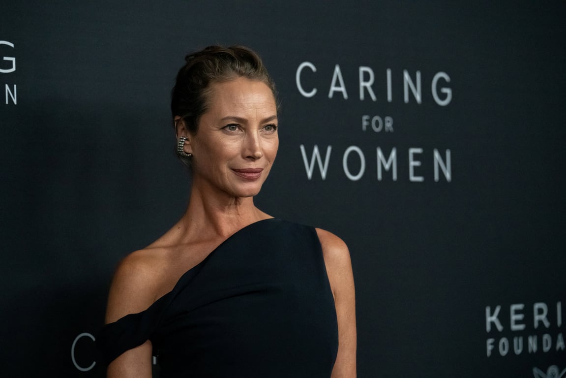 Ким Кардашьян в сияющем платье затмила Николь Кидман и голливудских див на званом ужине - фото 10