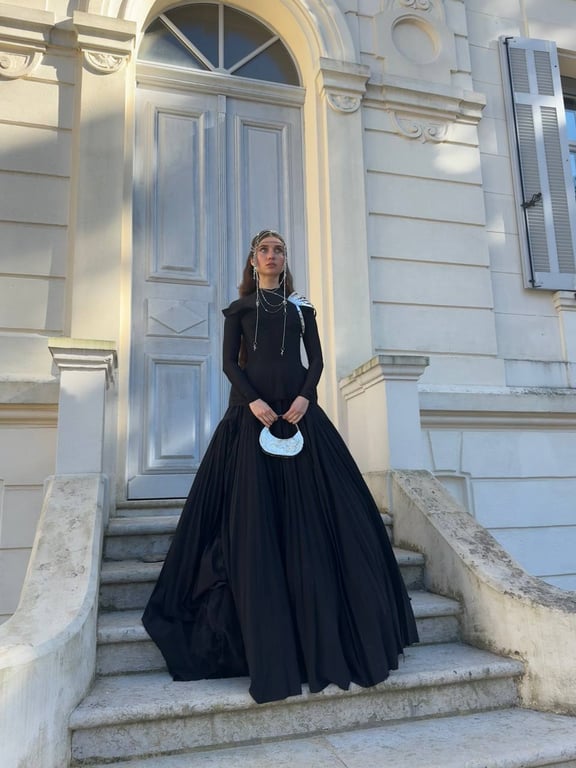 Jerry Heil засияла в роскошном платье