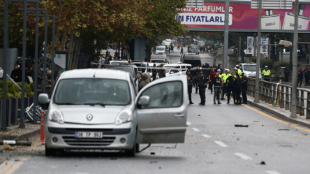В Анкарі двоє терористів здійснили вибух біля будівлі МВС - 285x160