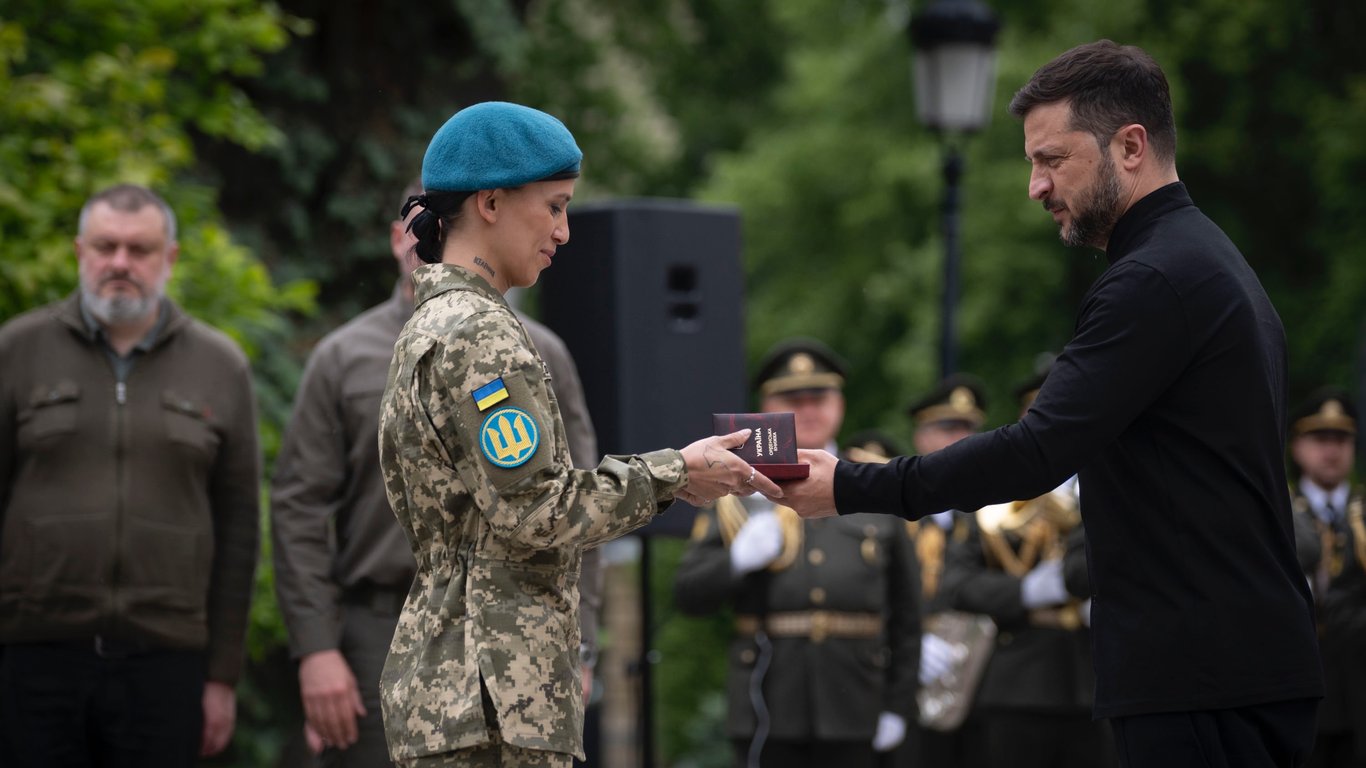 Зеленський вручив нагороди бійцям морської піхоти - фото і відео - фото 2