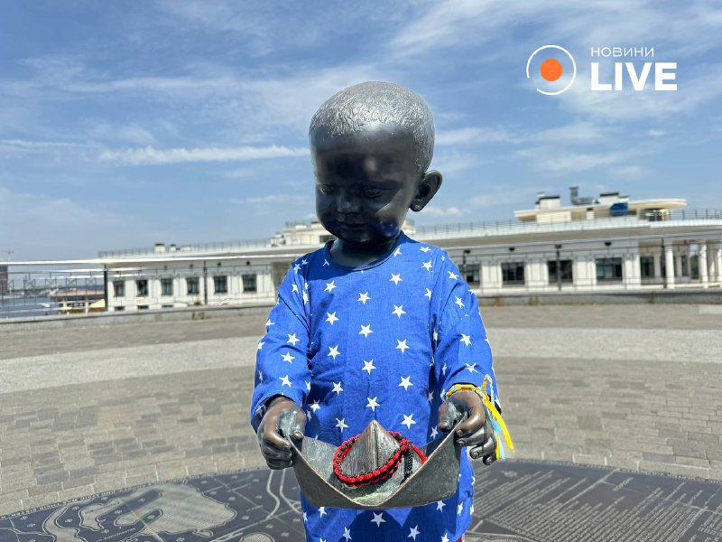 Малюків-засновників Києва одягли в символічне вбрання з нагоди Дня незалежності США — фото - фото 2