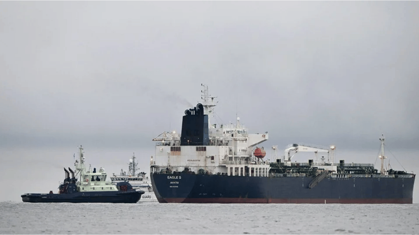 Tanker of the Russian shadow fleet Eagle S, which could have damaged a cable in the Baltic, is arrested in Finland