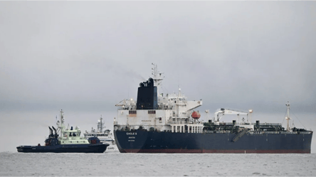 Court arrests Russian tanker for damaging cables in Baltic Sea - 285x160