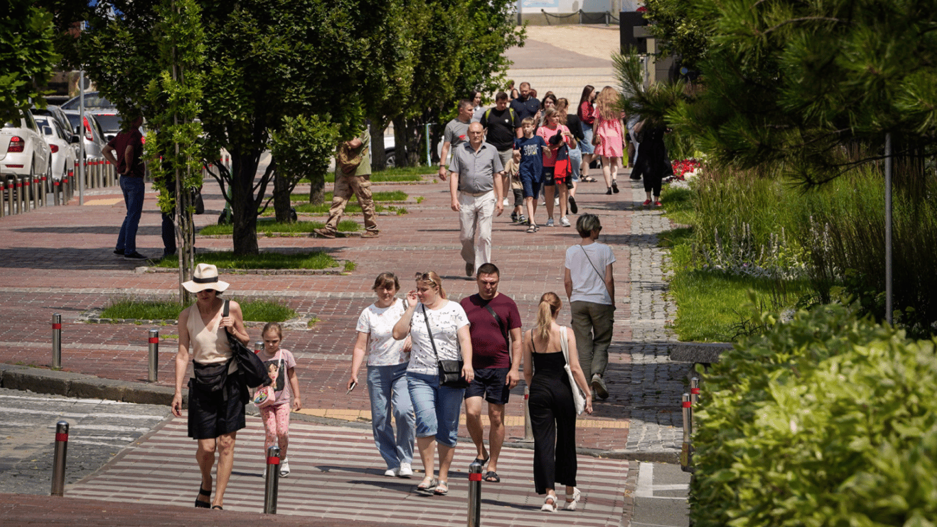 Без дощу та до +28 °С: погода у Києві на завтра