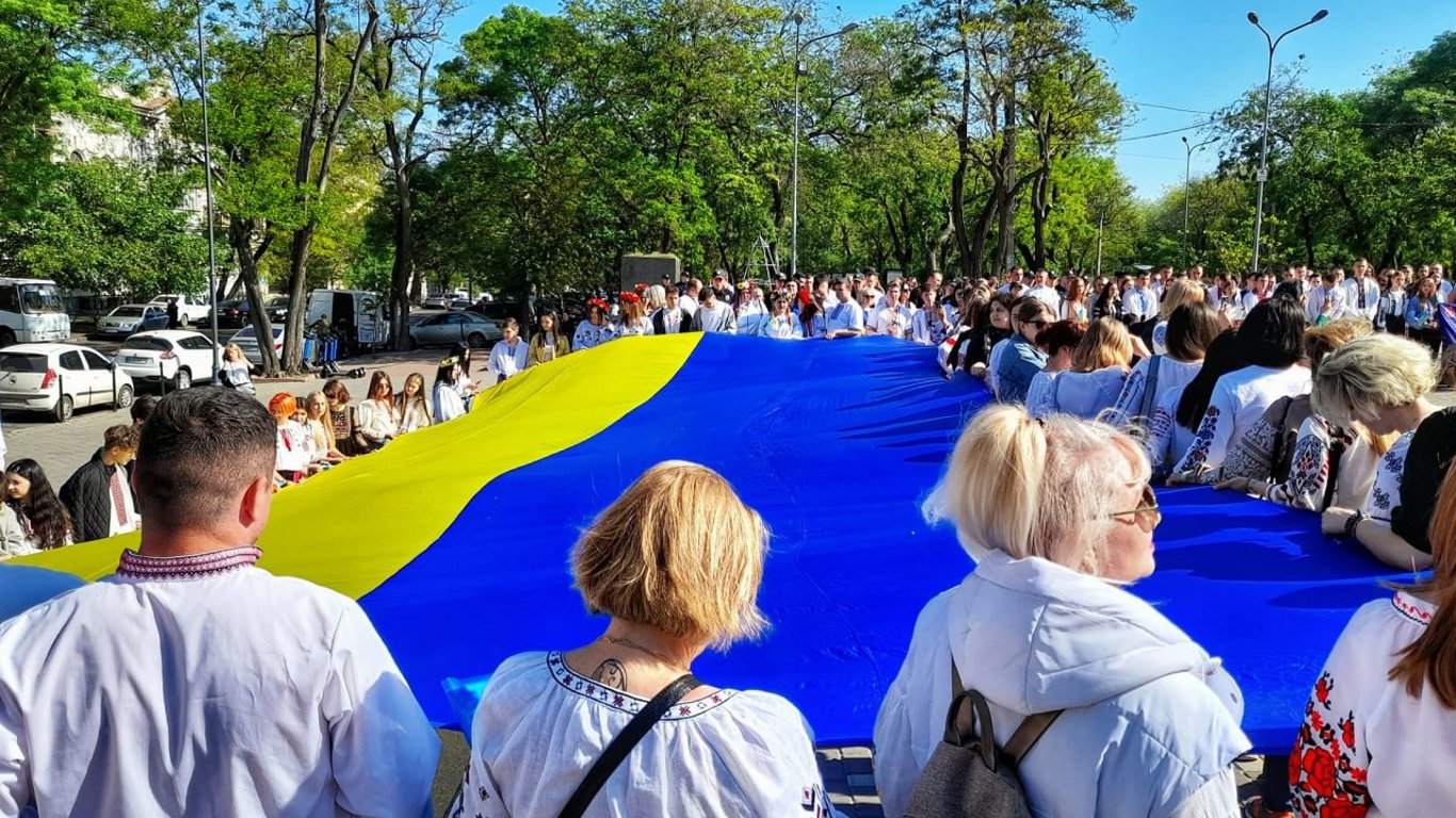 В Одессе состоялось праздничное Вышиванковое шествие