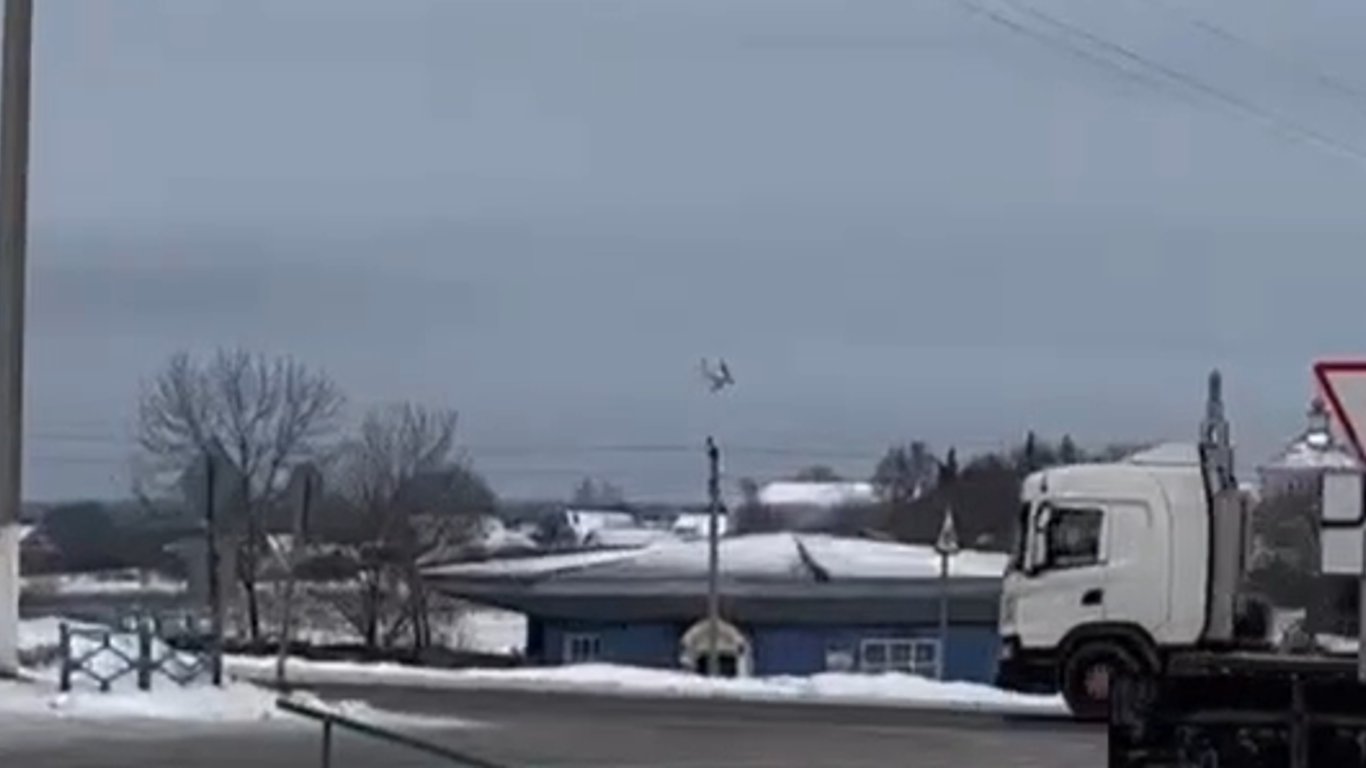 З'явилося відео падіння військового літака Іл-76 в Бєлгородській області