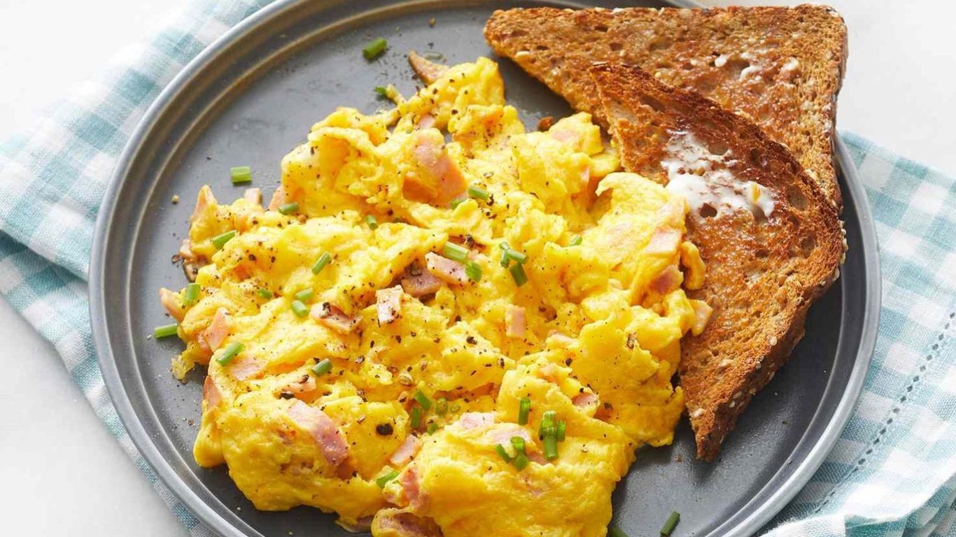 Як правильно приготувати яйця скрембл — покровий рецепт