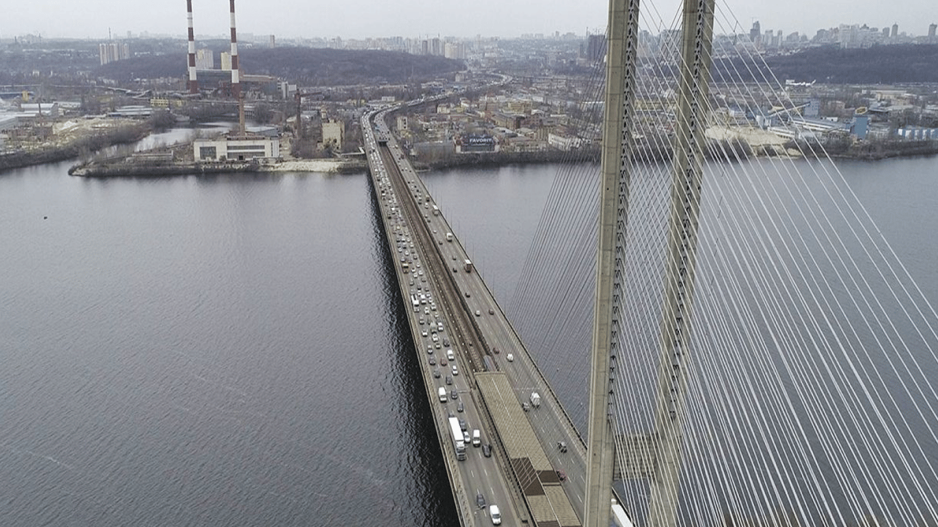 КМДА: у Києві сьогодні відновлюють рух Південним мостом