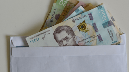 Виплати ВПО продовжили — як довго їм нараховуватимуть гроші - 285x160