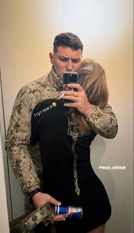Леся Нікітюк показалася в обіймах коханого-воїна