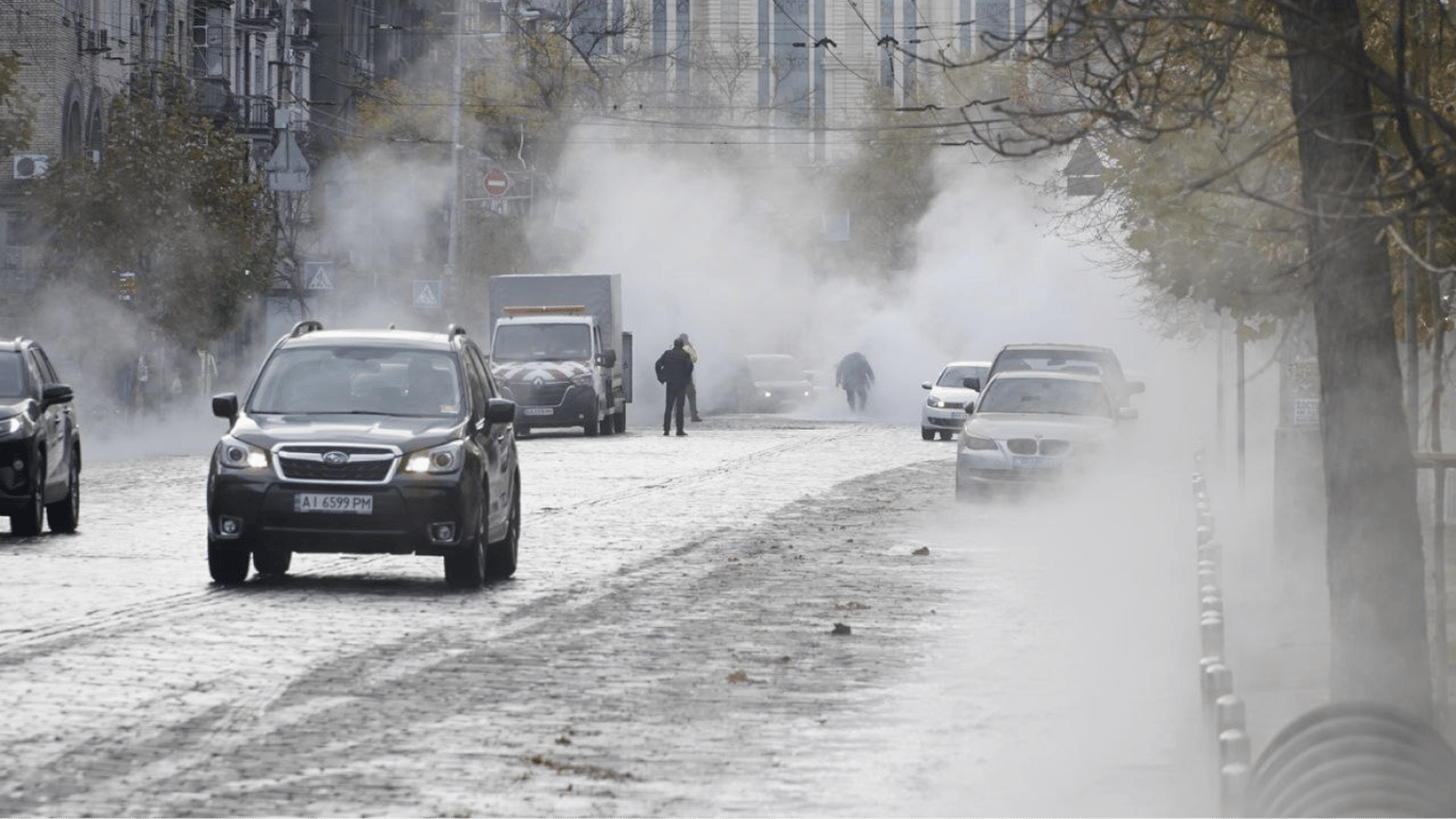 В Киеве прорвало теплосеть - фоторепортаж