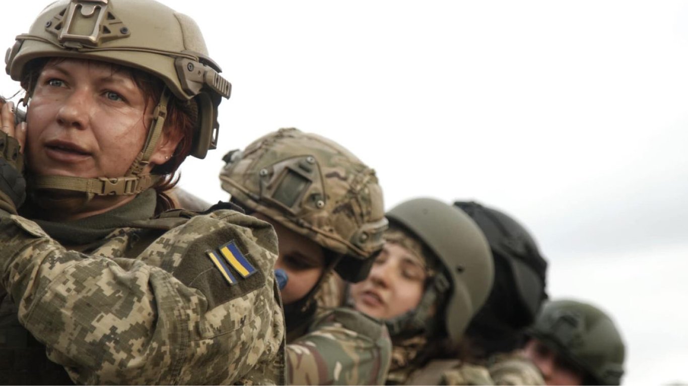 Война в Украине — в ВСУ высказались о создании женского штурмового подразделения