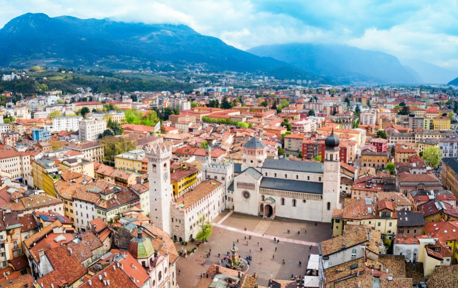 В Італії заплатять 100 тис євро за переїзд до одного з міст - фото 1