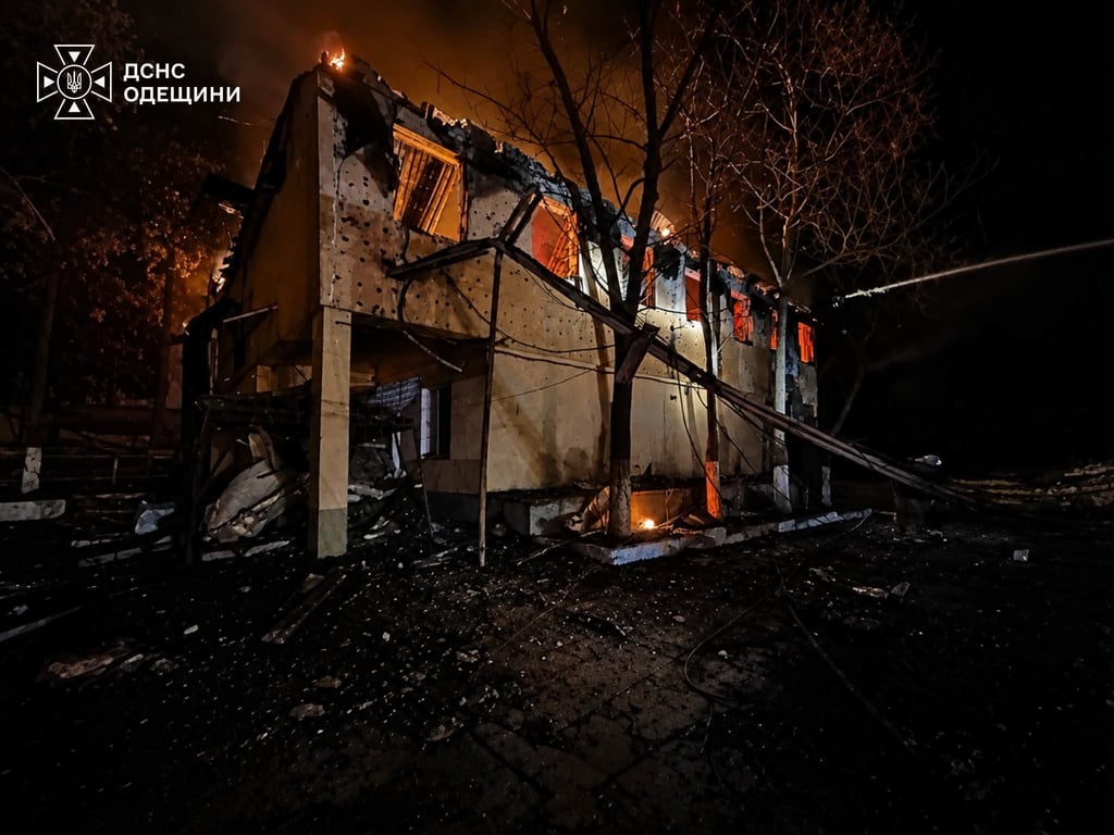 зруйнована будівля