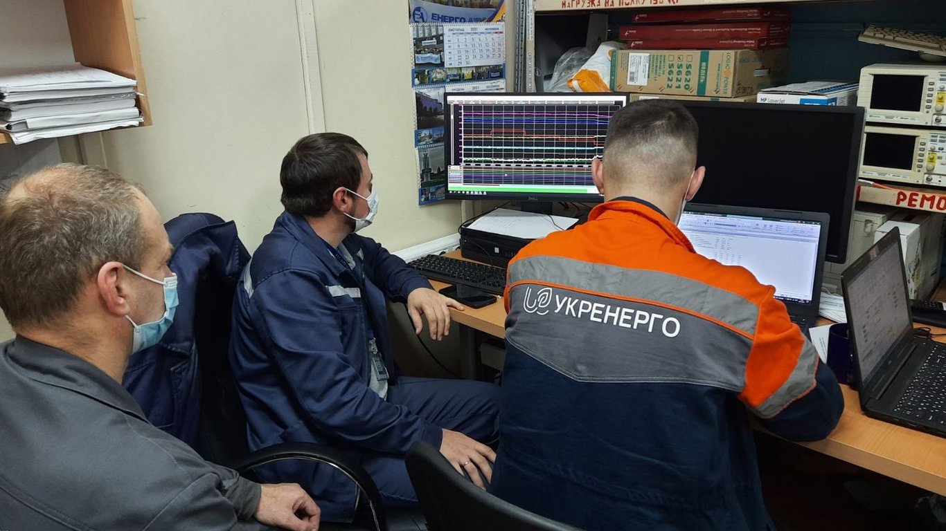 В Укрэнерго проинформировали о ситуации в энергосистеме: где непогода повредила инфраструктуру