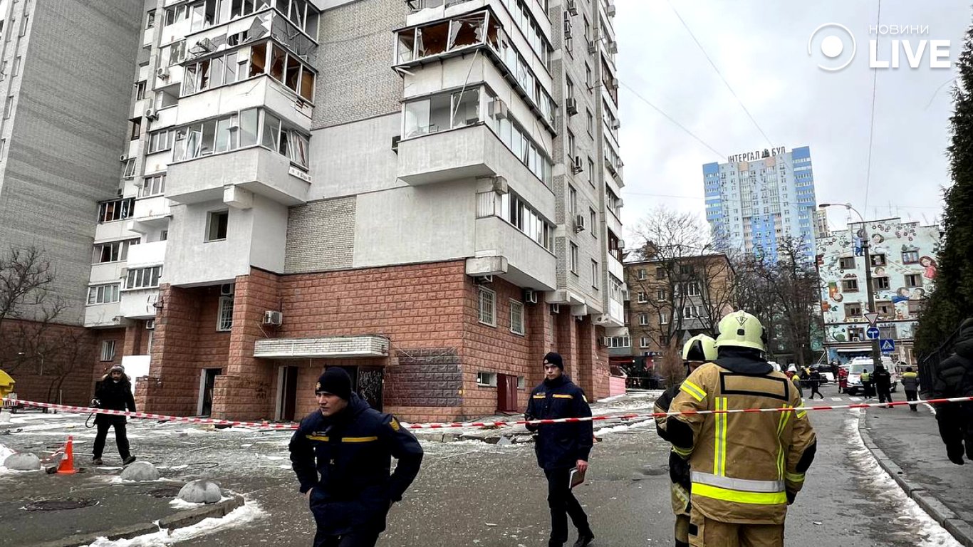 Жители дома в Киеве рассказали Новини.LIVE, как пережили обстрел Соломенского района