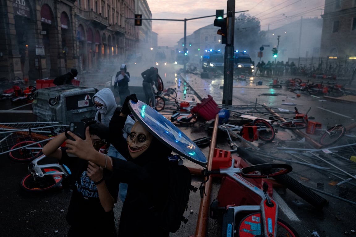 Сутички проти дорожчого життя та корупції: Європу охопили протести - фото 4
