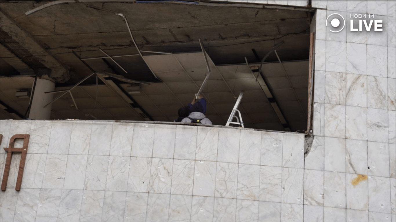 Наслідки обстрілу станції метро Лук'янівська