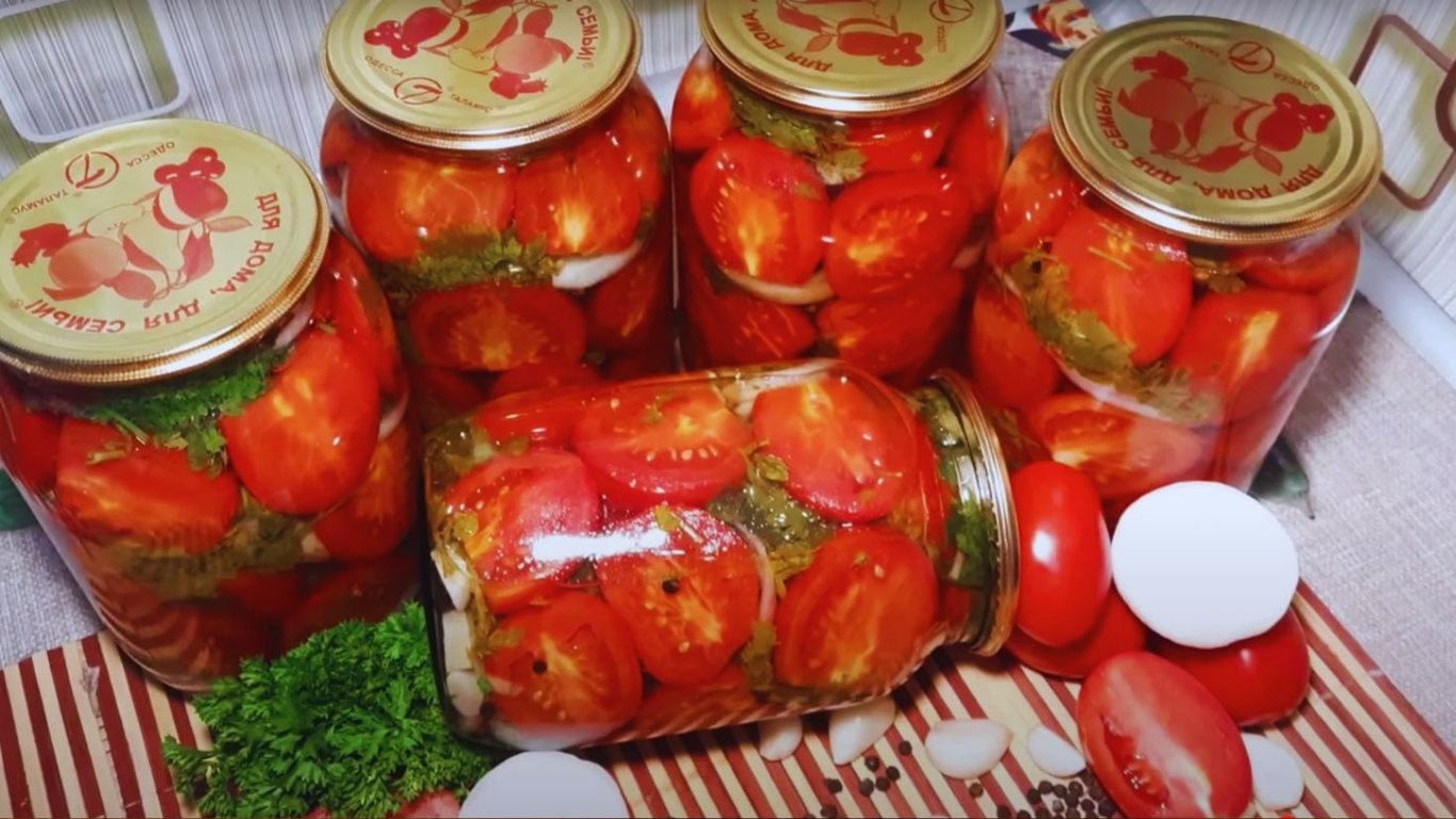 Вдалий рецепт смачних помідорів на зиму — відео