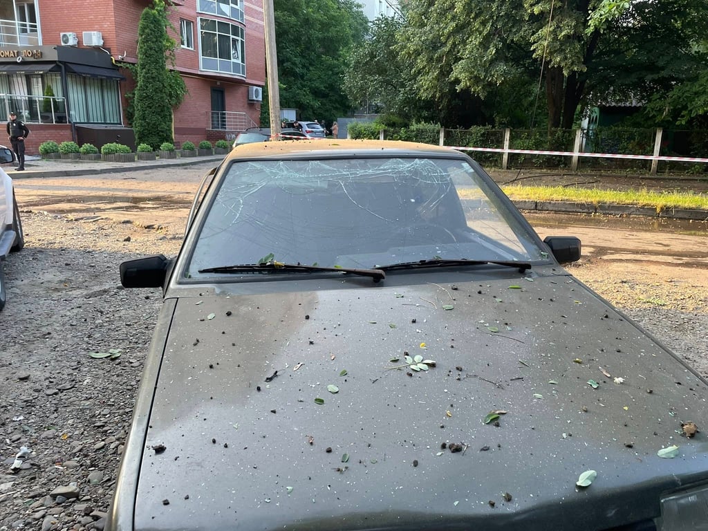 Наслідки обстрілу Чернівців 12 липня