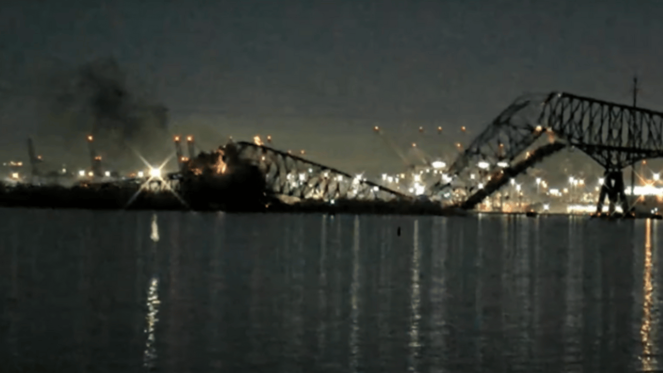 У США обвалився міст після зіткнення із судном — під водою можуть перебувати люди