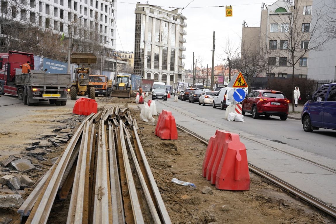 ремонт на вулиці Глибочицькій у Києва