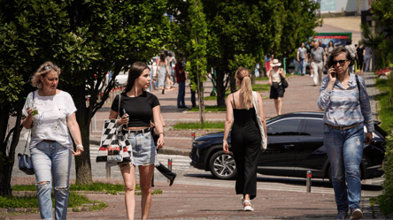 Лето не отступит — чего ждать от погоды во Львове завтра - 285x160