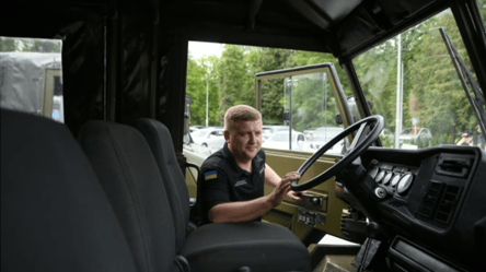 "Азов" шукає водіїв з правами категорії С/СЕ — скільки платять - 285x160