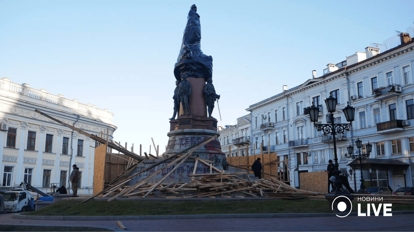 Активіст прокоментував демонтаж найскандальнішого пам'ятника Одеси
