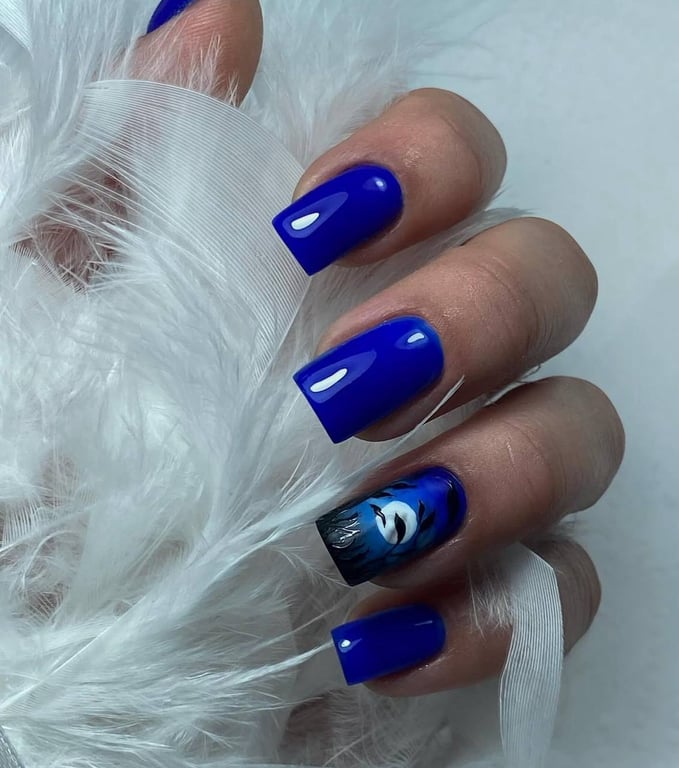  Синій колір в манікюрі в тренді