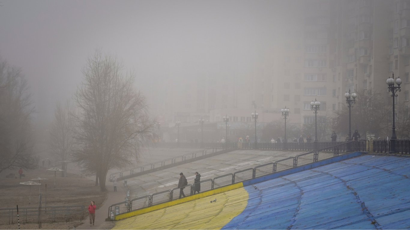 Весняне тепло не поспішає в Україну: синоптики розповіли, в яких областях буде туман 13 квітня