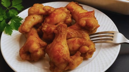 Як смачно та швидко приготувати курячі крильця: рецепт - 290x166