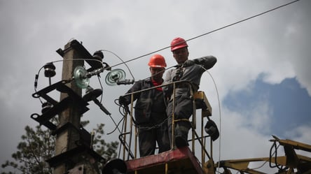 На Харківщині повернули світло у село, де окупанти знищили майже усі електромережі - 285x160