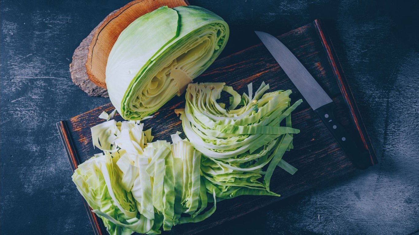 Как приготовить вкусный салат с капустой — рецепт с видео