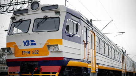 Укрзалізниця змінила рухи поїздів через пошкодження від атак РФ - 304x171