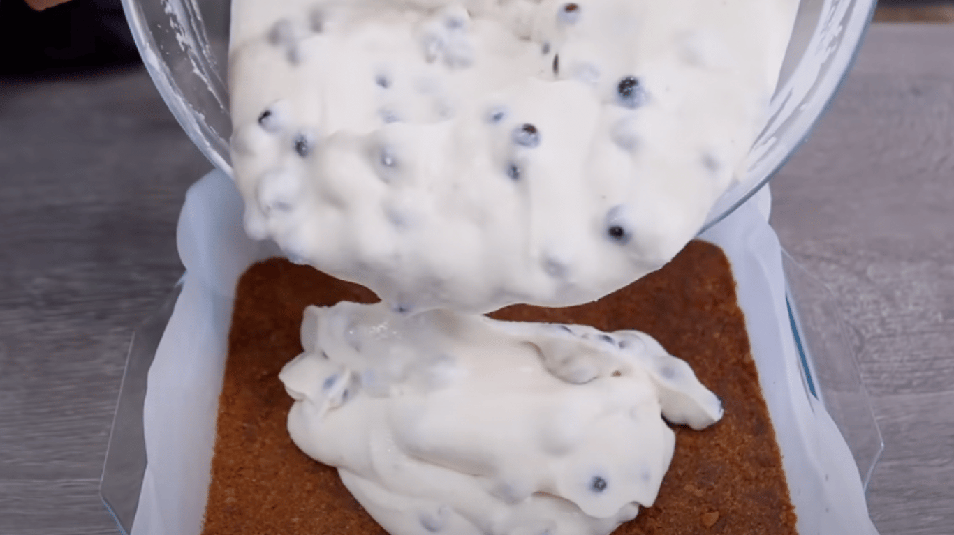 смачний десерт з ягодами