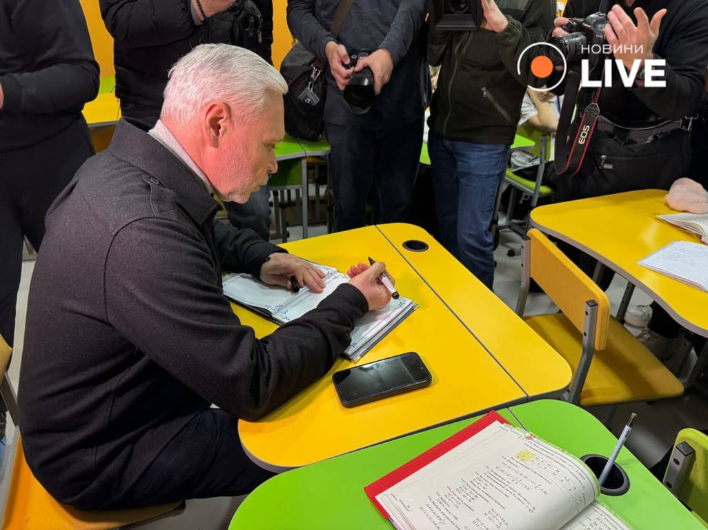 учні в школі