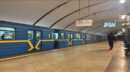 Машиніст метро Києва розкрив деталь, яку не всі помічають у вагонах - 290x160